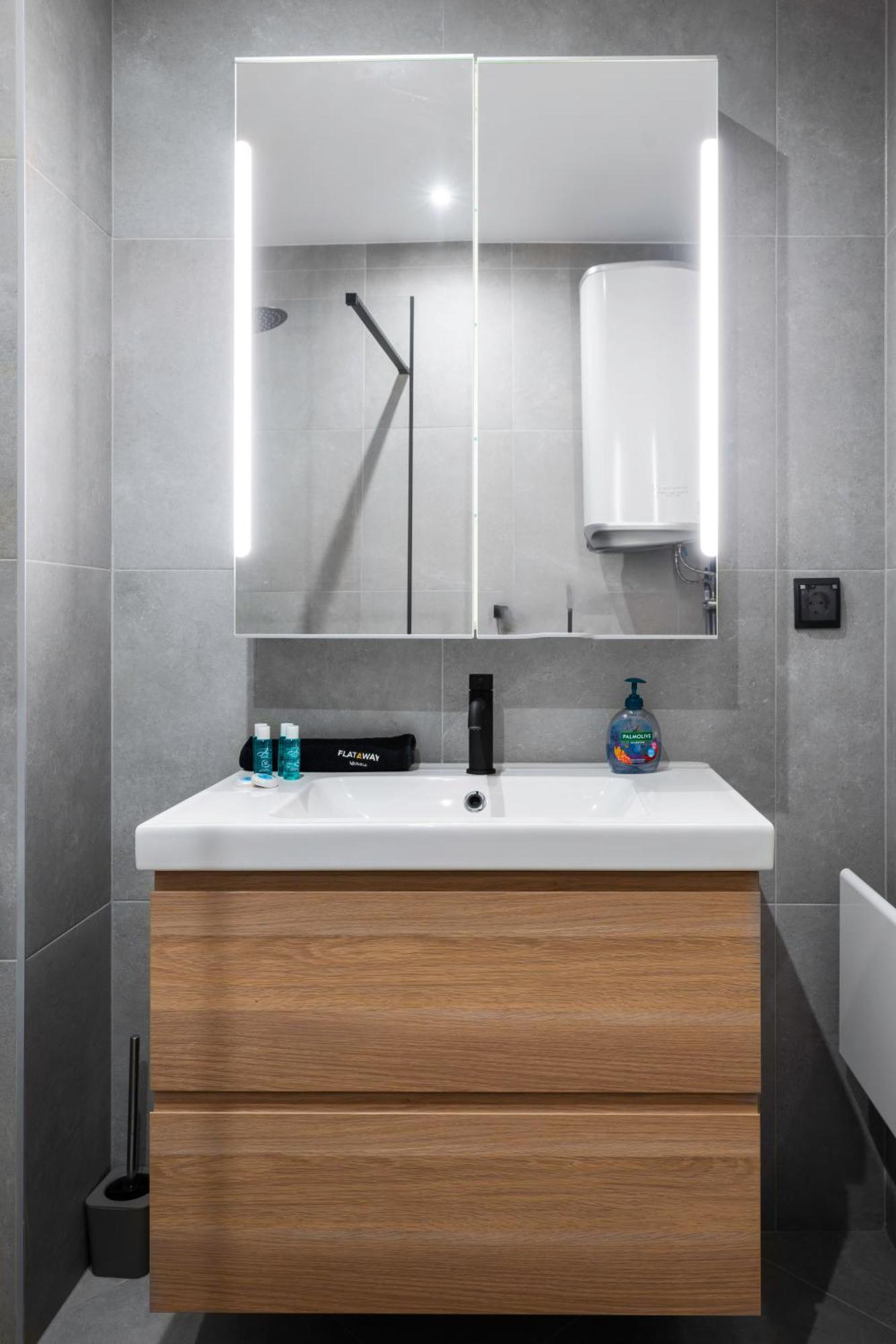 Apartemen Modern And 1bd Flat With Balcony By Flat Mаnager